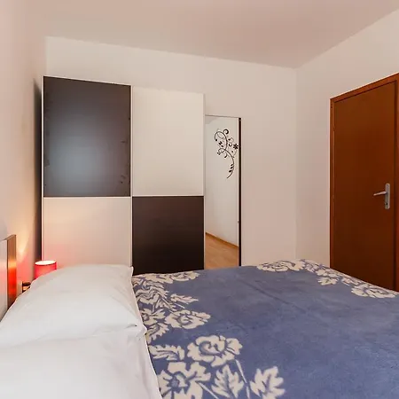 Ante Apartment *
